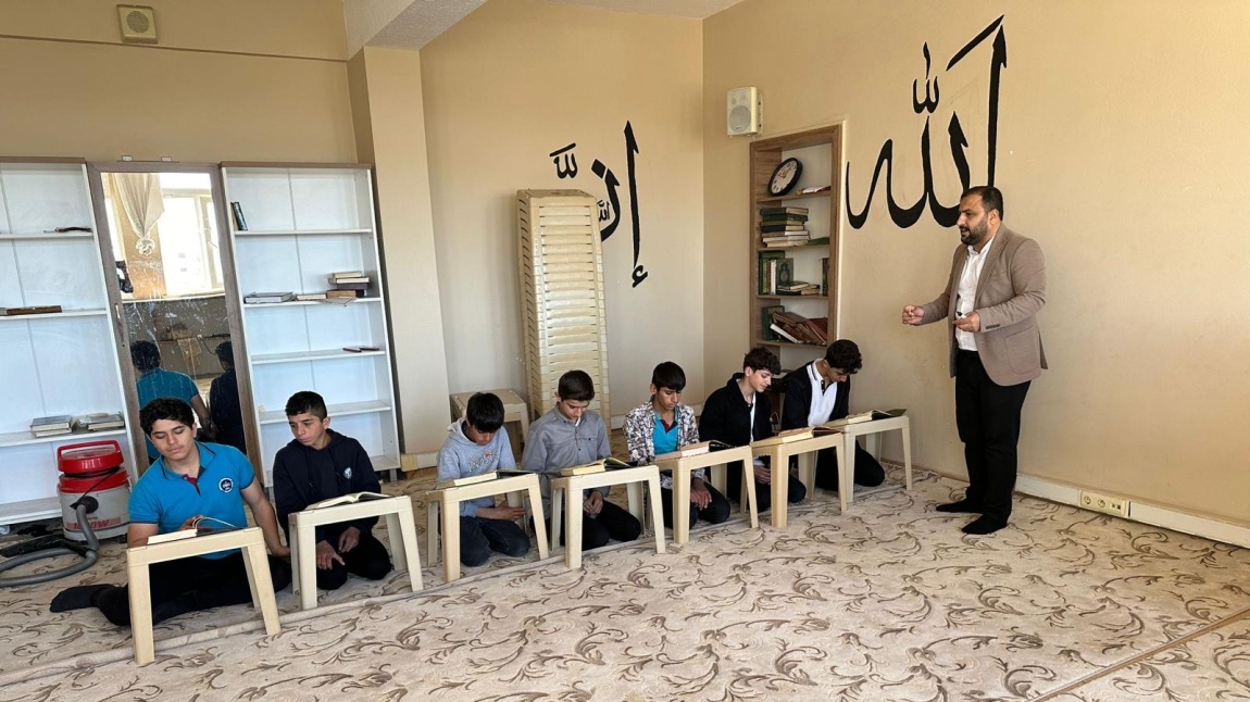Müftülükle iş birliği kapsamında öğrencilerimize Kuran kursu öğreticiliği,hafızlık eğitimi verildi